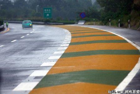 图文：彩色高速公路亮相连霍高速