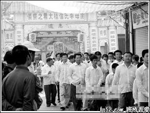 公路局长母亲葬礼3000人参加堵街道(图)