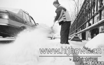 昨日冰城袭来首场雪冰城交通:堵!堵!堵!