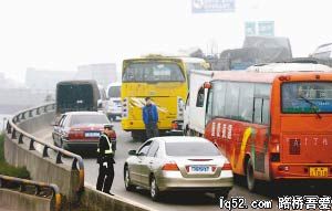重庆9条高速公路因浓雾封闭(组图)