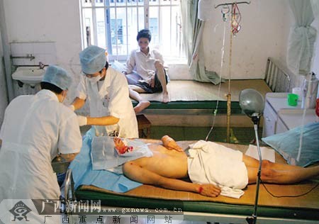 南北二级公路昨发生车祸造成3死2伤各方紧急救援