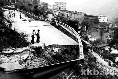 重庆山体滑坡公路中断