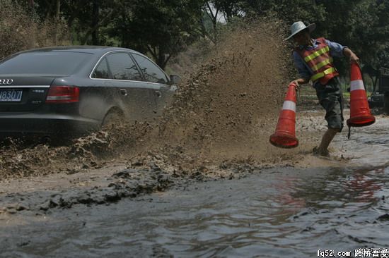 图文：公路养护管理段的朱师傅