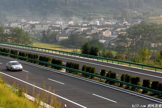 图文：安徽首条生态高速公路即将通车(1)