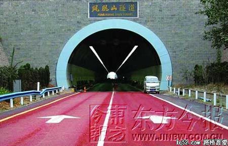 河南首条彩色高速公路亮相连霍高速(图)