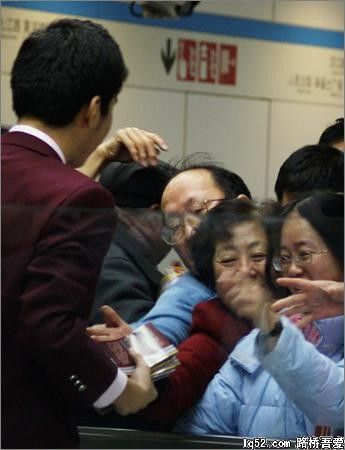 图文：上海轨道交通8号线开通
