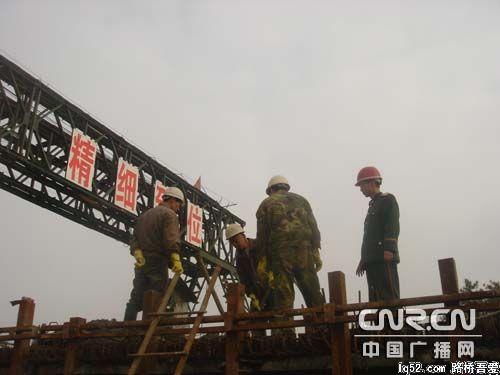 武警某部参建18条高速公路支援革命老区建设