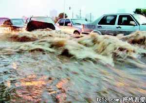 济南遭遇史上最强暴雨25人死亡全城交通瘫痪