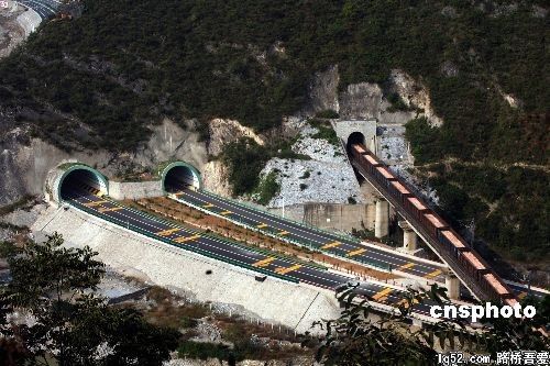 改革开放30周年:中国初步形成综合交通运输网络