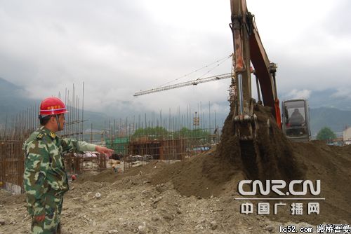 武警部队为地震灾区援建三所爱民学校